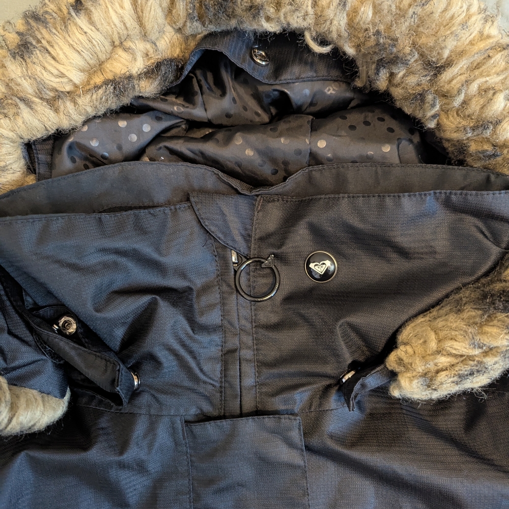 Roxy Black Jacket with Subtle Pattern - Picture 12 of 15
